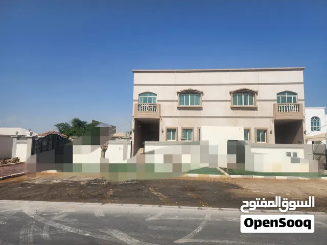 مجمع 5 فلل للبيع في مدينه خليفه