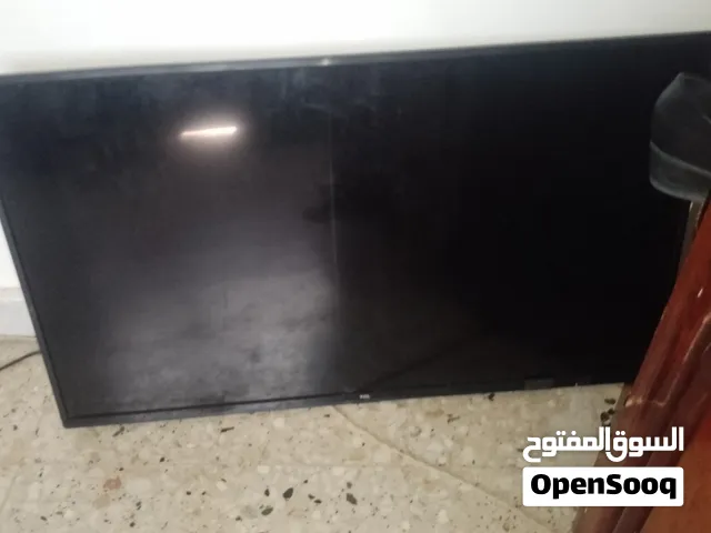 شاشة تلفزيون للبيع مكسورة زي ماضاهر في الصورة نوع TCL للبيع 43بوصة
