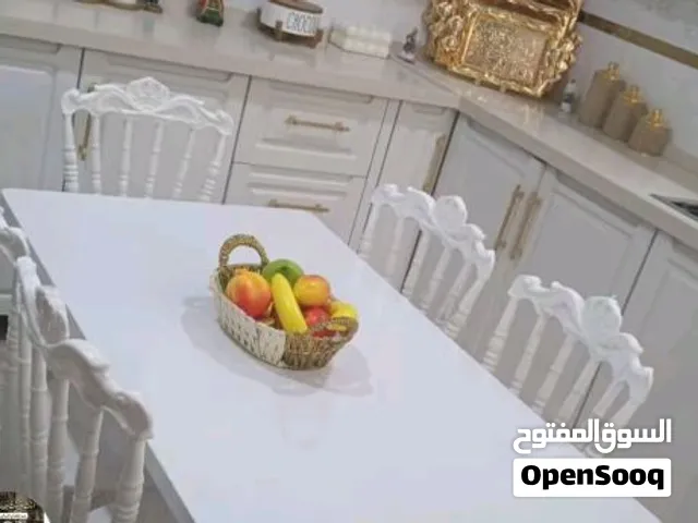 طاوله طعام. اربع. كراسي  لون ابيض