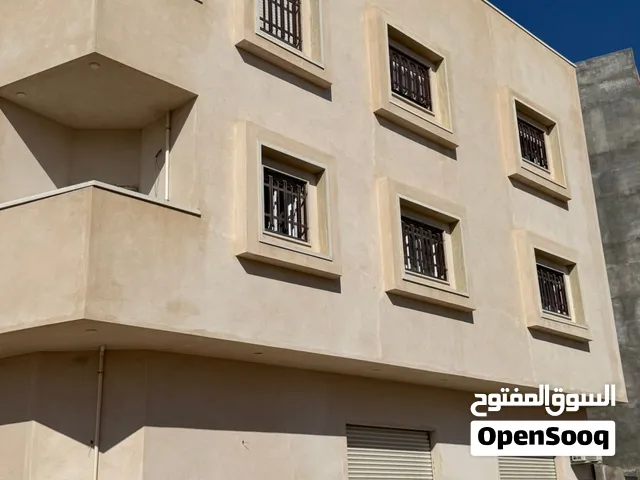 عمارة متكونة طابق الاول محلات والباقي شقق