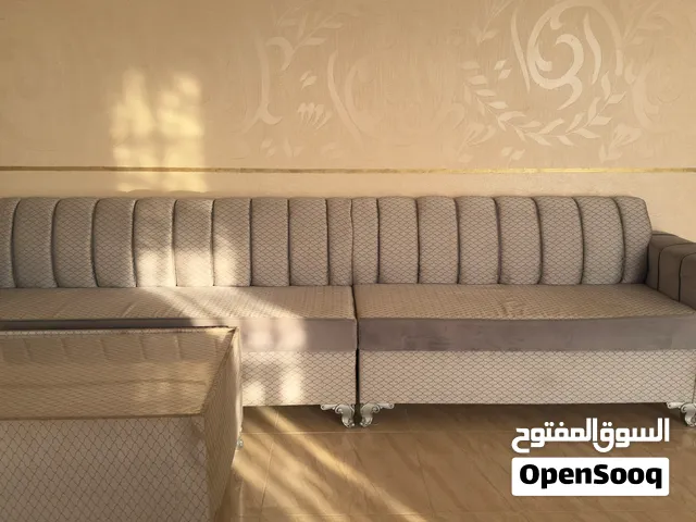 كراسي نظيفة استعمال بسيط و مده قصيره