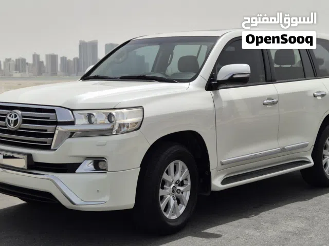 للبيع لاندكروزر 2016 Gxr v8 نظيف جدا