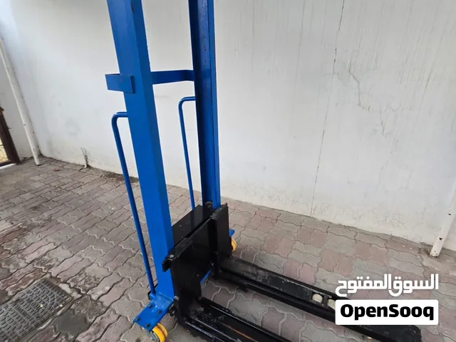 رافعة كهربائية For Sale: 1-Ton Electric Stacker – Excellent Condition with Full Accessories!