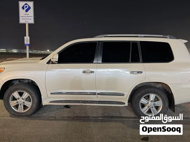 تويوتا لاند كروزر 2014 VXR فل كامل ابيض داخلية بيج اول مالك من الوكالة رجاء لايتصل الا الجاد