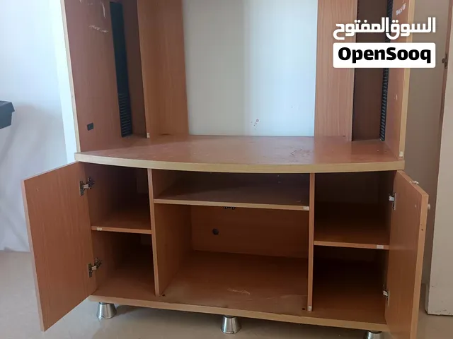 مكتبة تلفزيون مع ارفف