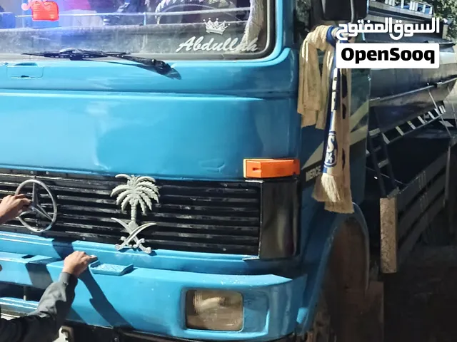 مرسيدس البي 813