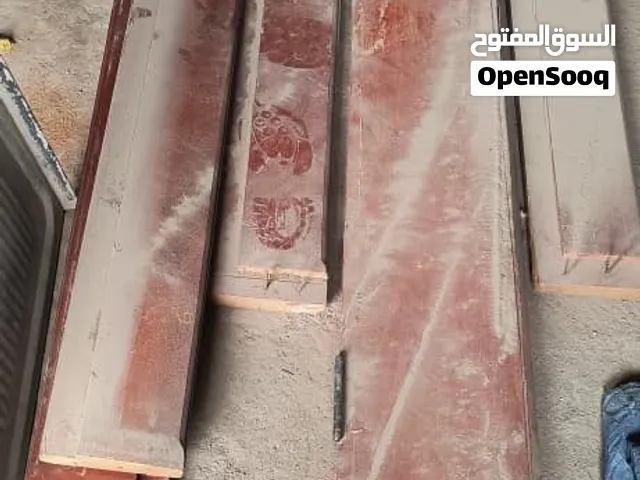 بابين خشب بحالة ممتازة مع الحلوق والأقفال والمفاتيح