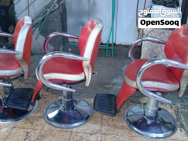 3كراسي حلاقه مع3مرايات نظيفات
