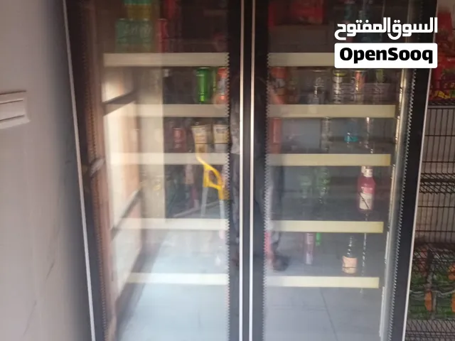 ثلاجة مشروبات وماكنة طحن قهوة