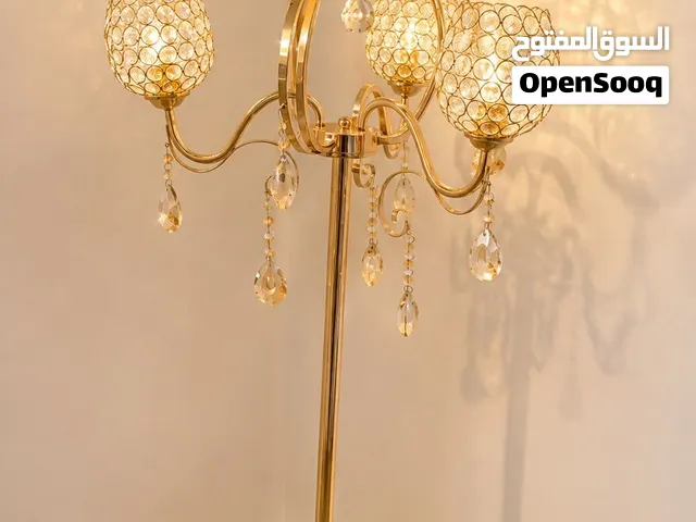 للبيع ثريات سقف وايقونات اضاءة كريستال ونحاس 6 قطع مقاسات مختلفة بحالة ممتازة ماركة متنوعة
