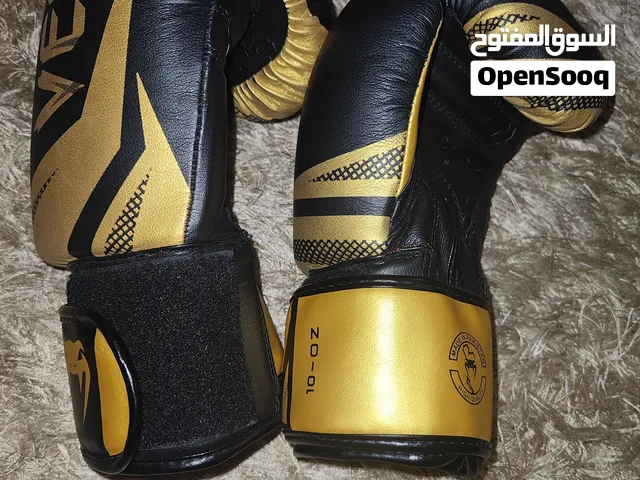 قفاز ملاكمة شبه جديد