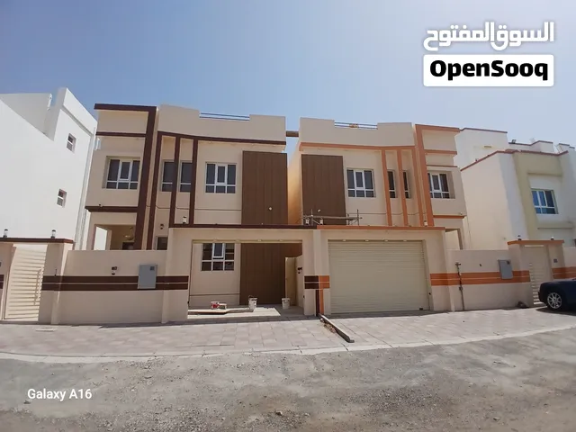 توين فيلا دورين منفصلة متميزة في العامرات في المنطقة الخامسة.