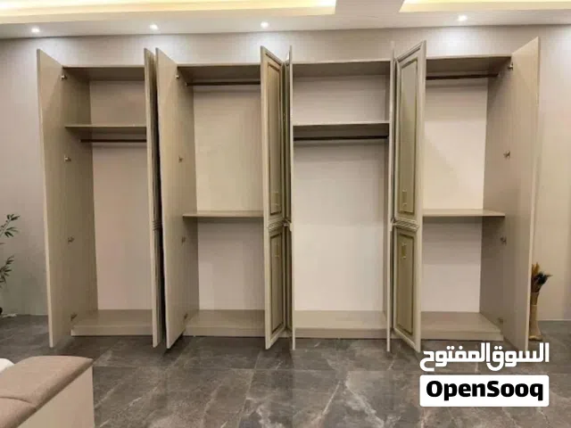 نجار في أبوظبي  Carpenter in Abu Dhabi  تركيب وصيانة الأبواب وغرف النوم