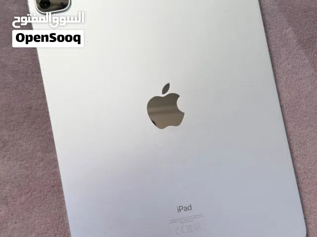 ايباد برو +  مع كيبورده الاصلي