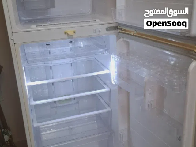 براد سامسونغ ابيض بحالة جيدة في عجمان