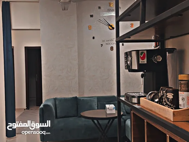 شقة للإيجار اليومي  للعوائل فقط المعبيله شارع النزهه VIP
