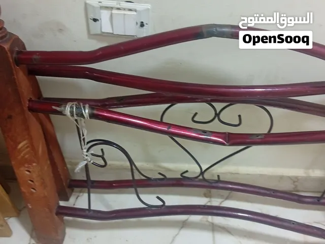 2 سرير متر بالملل يوجد فيهم كسر كما موضح فى الصور ويراعى ذلك فى السعر زهراء مدينة نصر