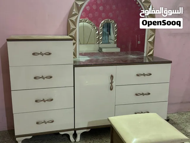 كاونتر المنيوم موديل تركي سبع متر سطح مرمر طبيعي سنكين يصلح للبيع جزأين لون كريمي وجكليتي مع غرفه