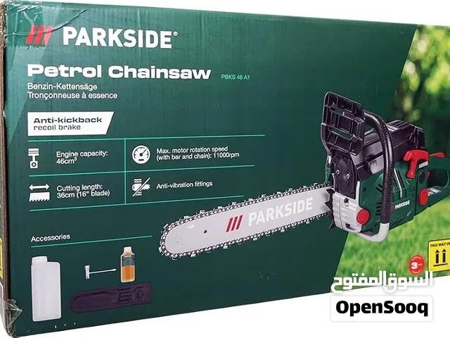 منشار بنزين (سلسبي/زنجير) من علامة باركسايد (Parkside)، وهو أداة قوية مخصصة لقطع الأخشاب وتقطيع الحط