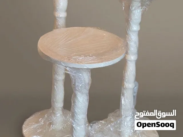 قم طاولات عرض خشبية بتصميم لولبي أنيق (3 قطع)