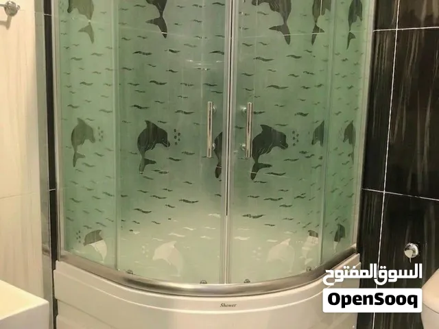 كابينة استحمام زاوية (شاور بوكس) مع بانيو زجاج مقسى للبيع