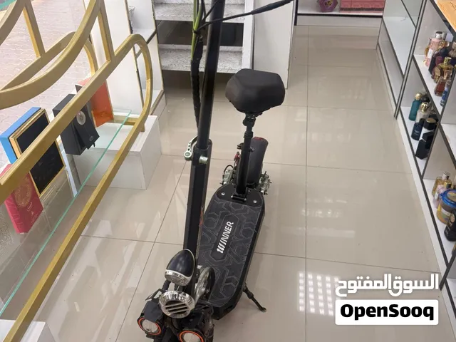 سكوتر كهربائي مستعمل جديد سرعته 75و عنده شاحن جوال