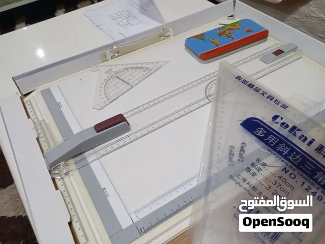 طاولة رسم هندسي A3 نوع Rapid نظيفة جدًا مع ملحقاتها