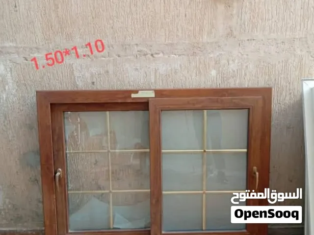 أبواب ونوافذ بي في سي والمونيوم نظيفة