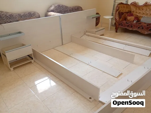 سرير مع اضاءه
