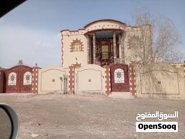 غرف للايجار بموقع ممتاز ف عبري/ النهظة