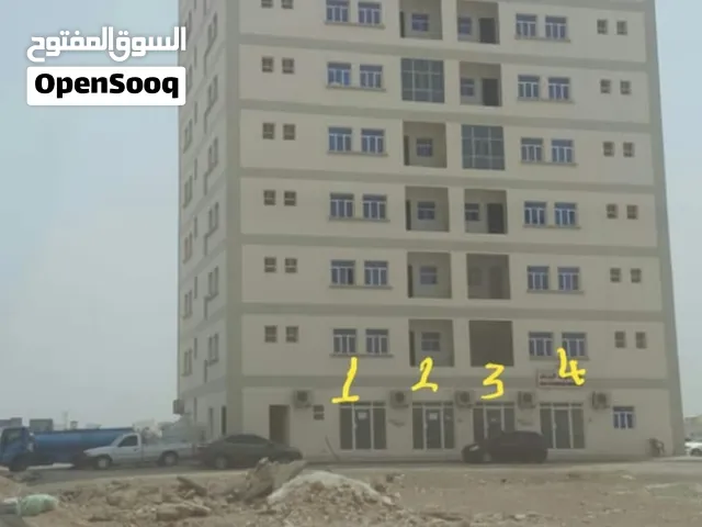 للايجار محل خلفي في موقع حيوي ونشط بالمعبيله الجنوبيه 5 على 2