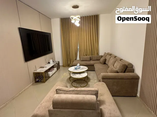 خولة لطفي وسيط عقاري