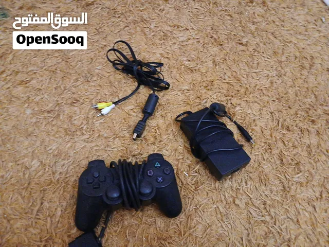 يد واسلاك بلاستيشن 2 اصليه للبيع نلقص خيط واحد بس