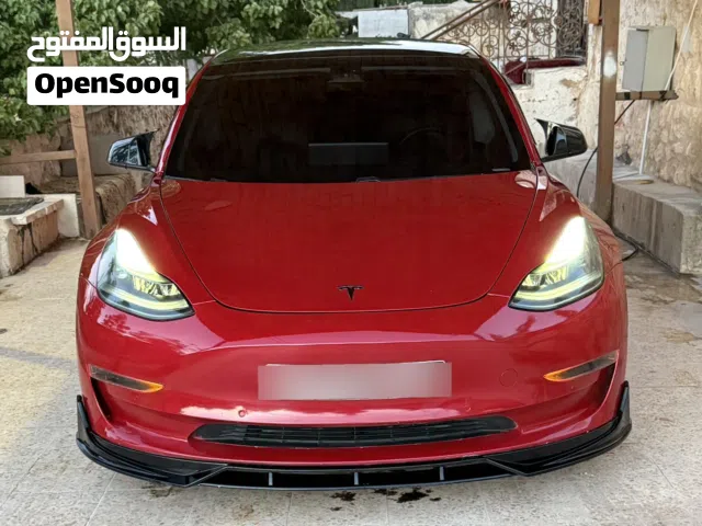 Tesla Model 3 stander plus لون مميز وكت كامل تسلا السيارة معها شاحن تسلا الاصلي شحن باي مكان