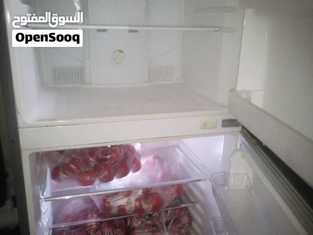 ثلاجة توشيبا منزلية شيك وبحالة ممتازة جداً ونظيفة للغاية.  المميزات: - الماركة: توشيبا (Toshiba). -