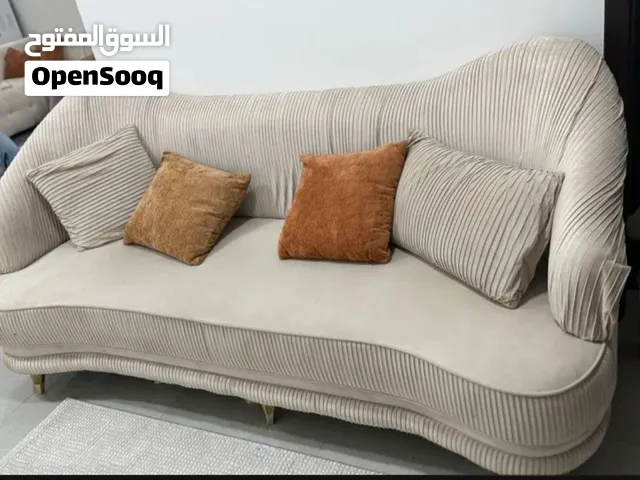 كنبه كبييرة نضيفة استعمال بسيط