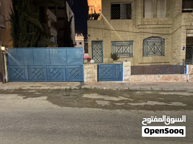 شقه ارضيه مع كراج مستقل الكاردنز