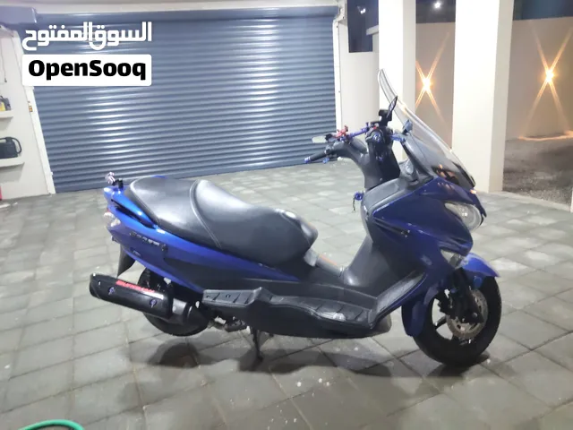 للبيع دراجه سيزوكي برجومان 200 سي سي