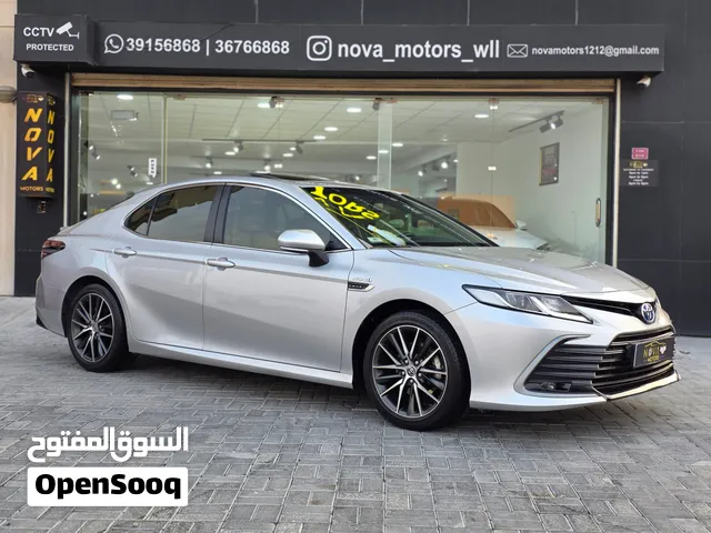 Toyota Camry GLE Hybrid Underwarranty