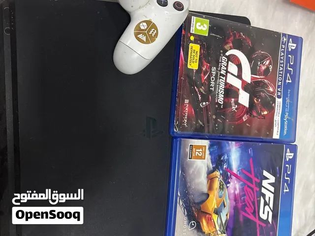 PS4 with 2 CD