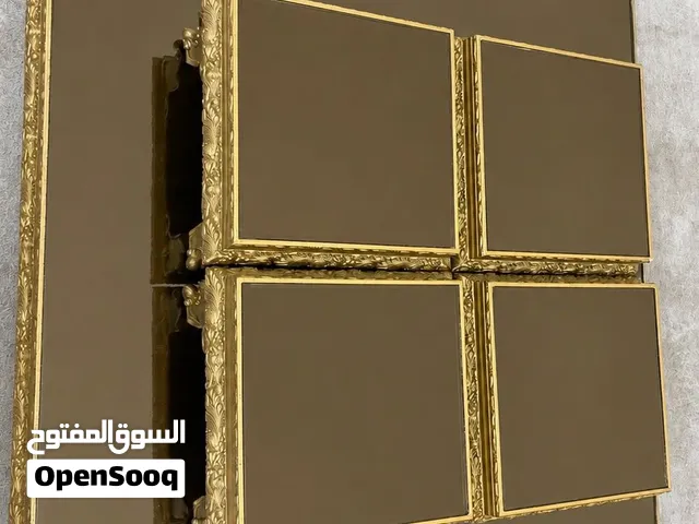طاوله ذهبيه