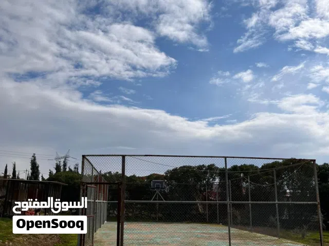 مزرعة مميزة للبيع في الحمنانة بالقرب من السخنة والقنية / 3500م بيت مستقل 110م مطلة على السيل