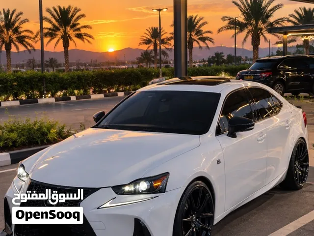 للبيع لكزس is 300 اف سبورت دفريشن 2018