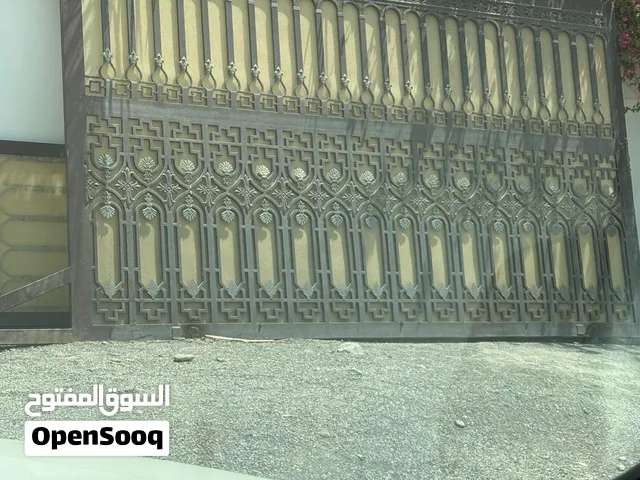 للبيع ابواب خارجية بتنسيق مرتب