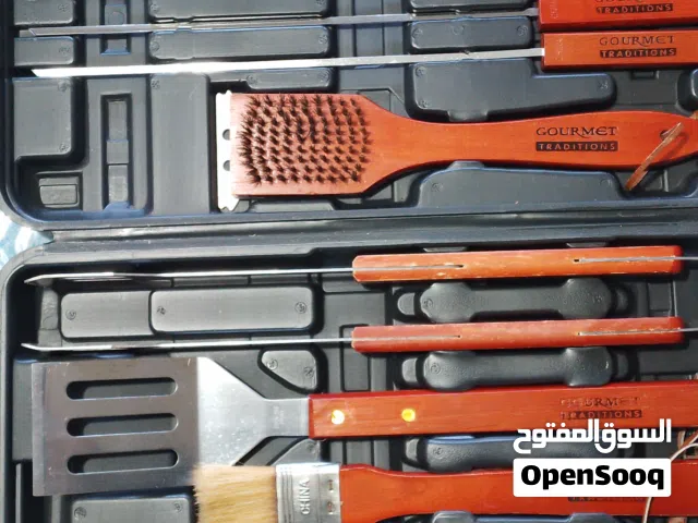 طقم مستلزمات الشوي جديد وغير مستعمل.