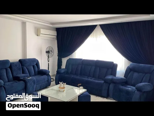 ايزي بوي للبيع كنبه 3 افراد كنبه 2 ف افراد كرسي هزاز  و كلهم مكنزيم بيفت للرجلين  ترابيزه و 2 بف