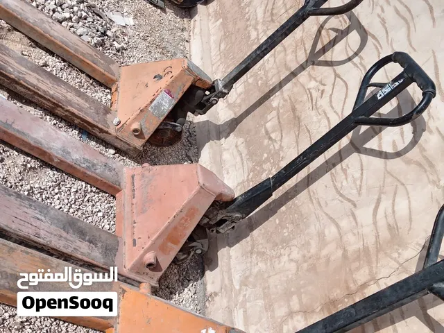 رافعات شوكية عدد 3 بحاجه لزيت 120 دينار كامل