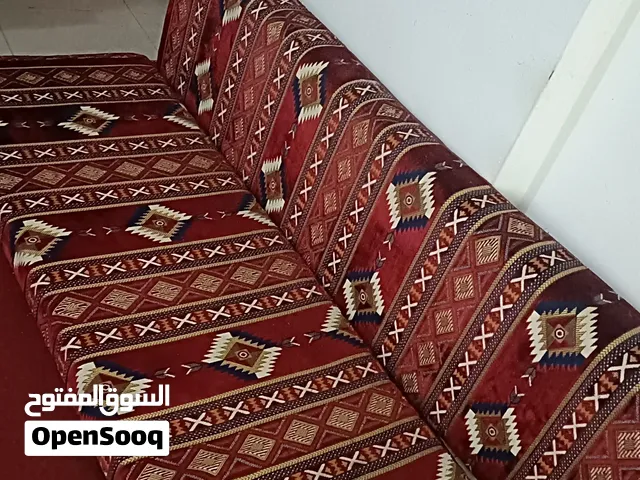 للبيع طقم اثاث ديوانيه  متواجد منه  أكثر من أربع قطع ،القطعتين ب 15  دينار مع بعض