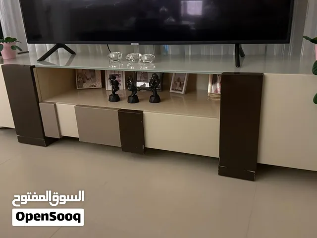خزانة و حاملة تلفاز