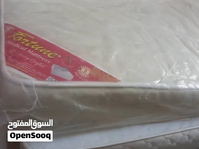 مرتبة مقاس 180×200 بحالة ممتازة استعمل خفيف مطلوب 280 درهم